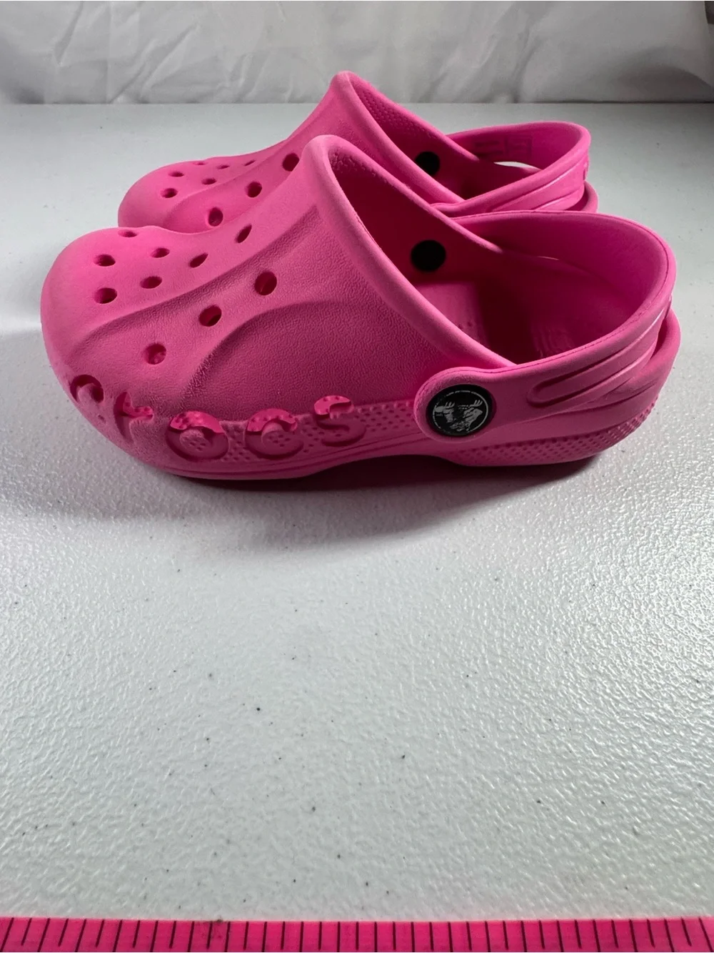CROCS Kids Classic Clog in Bright Pink